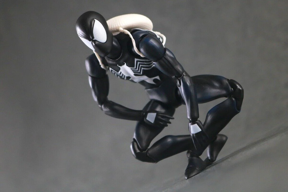 CT Toys MAFEX No.147 Spider-Man Black Costume COMIC Version - Image 4